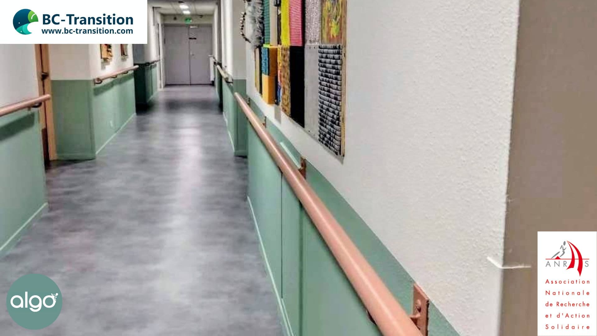 Couloir rénové de l’EHPAD Sainte-Monique avec de la peinture biosourcée appliquée par BC-Transition