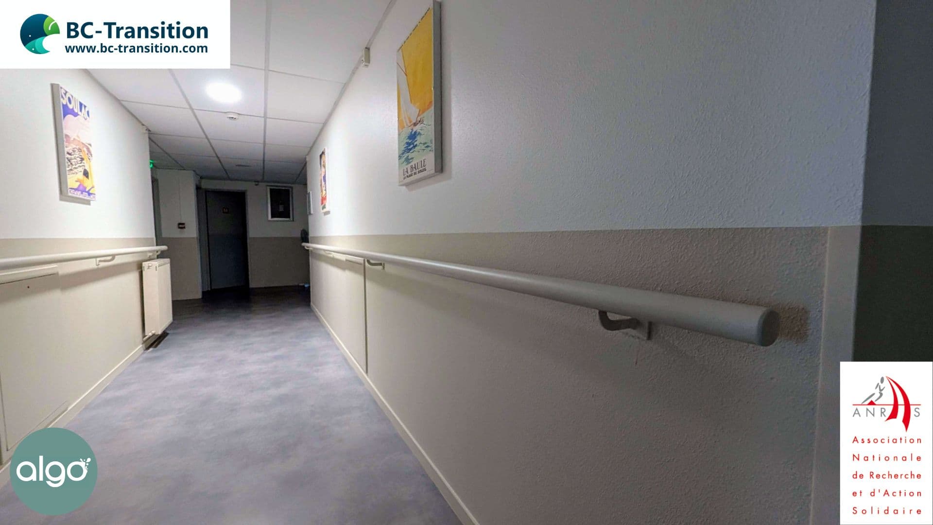 Couloir de l’EHPAD Sainte-Monique rénové avec la peinture biosourcée Algo, appliquée par BC-Transition.